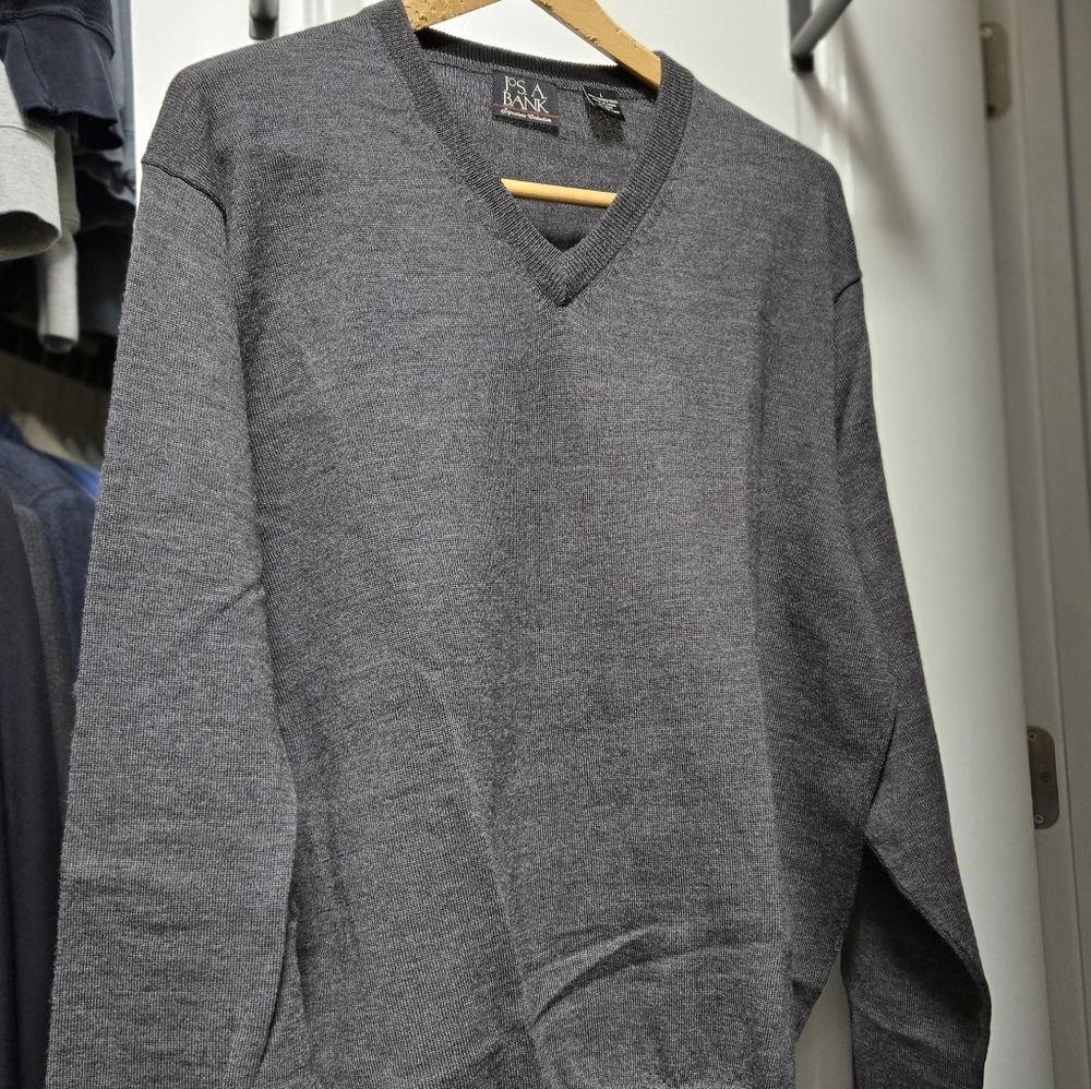 Jos. A. Bank Men's Merino Wool V-neck Pullover
